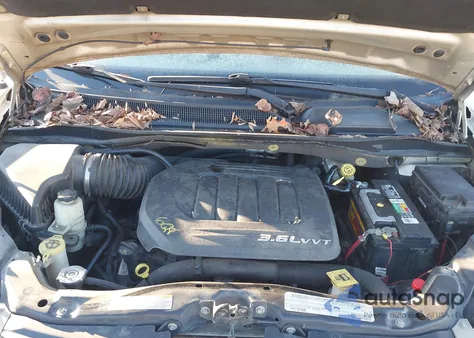 2011 Chrysler Town & Country Touring из США, поврежденный, VIN 2A4RR5DG7BR702093